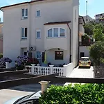 Tolles Meri 3 Mit Grill Und Garten By Interhome