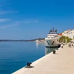Tolles Meri 3 Mit Grill Und Garten By Interhome * Mali Losinj