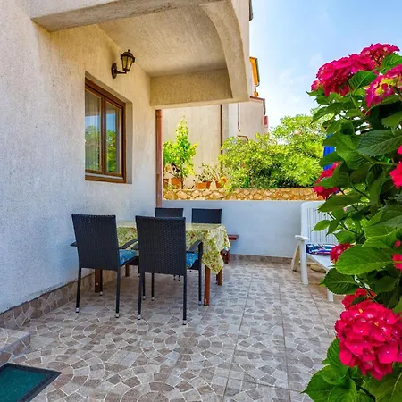 Tolles Meri 3 Mit Grill Und Garten By Interhome Mali Lošinj