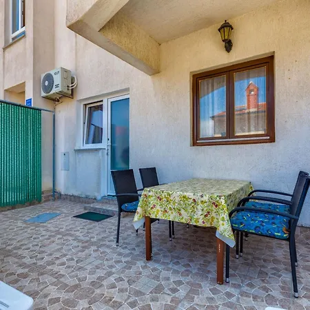 Tolles Meri 3 Mit Grill Und Garten By Interhome *