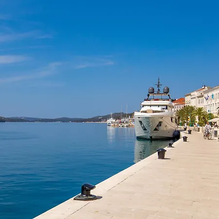 Tolles Meri 3 Mit Grill Und Garten By Interhome * Mali Lošinj