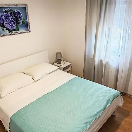 Tolles Meri 3 Mit Grill Und Garten By Interhome * Mali Lošinj