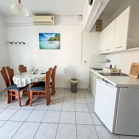 Tolles Meri 3 Mit Grill Und Garten By Interhome Apartman Mali Lošinj