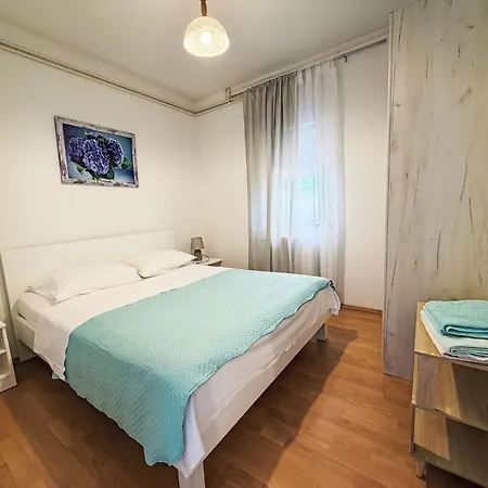 Tolles Meri 3 Mit Grill Und Garten By Interhome Apartman *