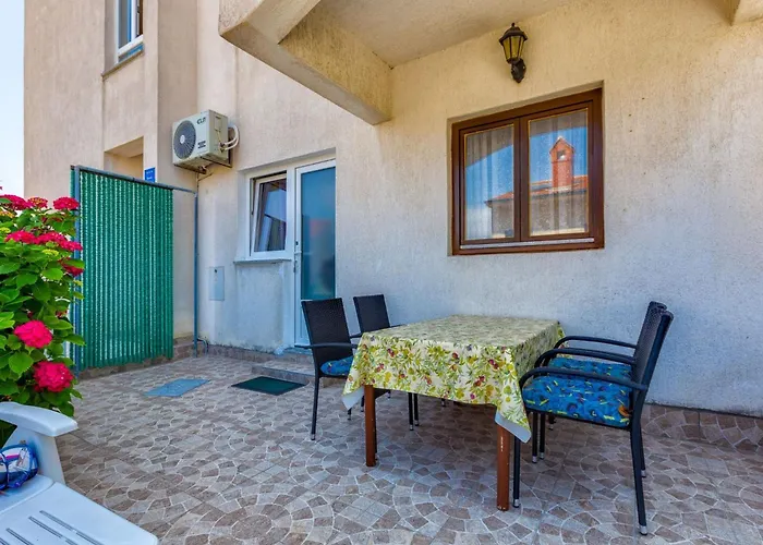 Tolles Meri 3 Mit Grill Und Garten By Interhome *
