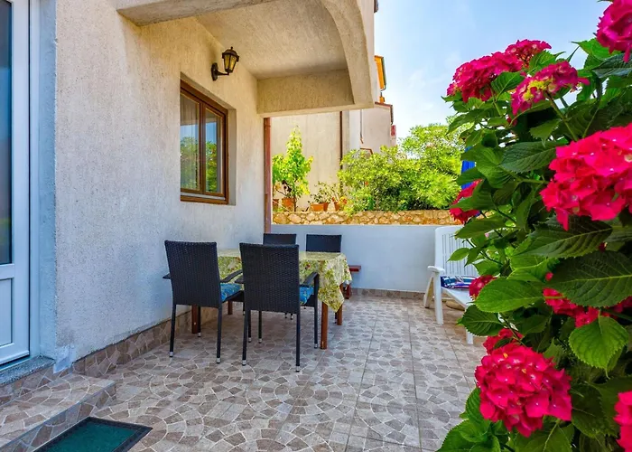 Tolles Meri 3 Mit Grill Und Garten By Interhome Mali Lošinj